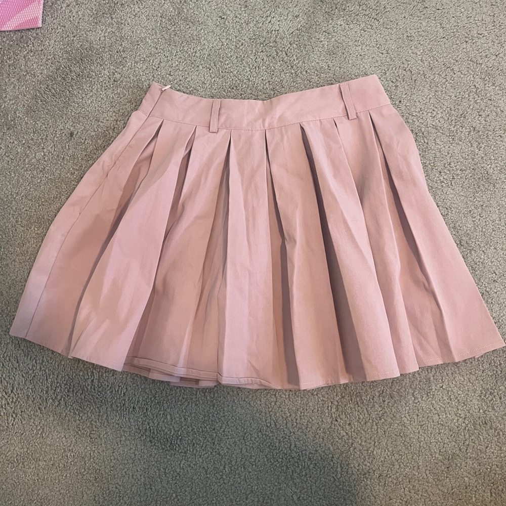 Dusty/blush pink pleated mini skirt with belt loops